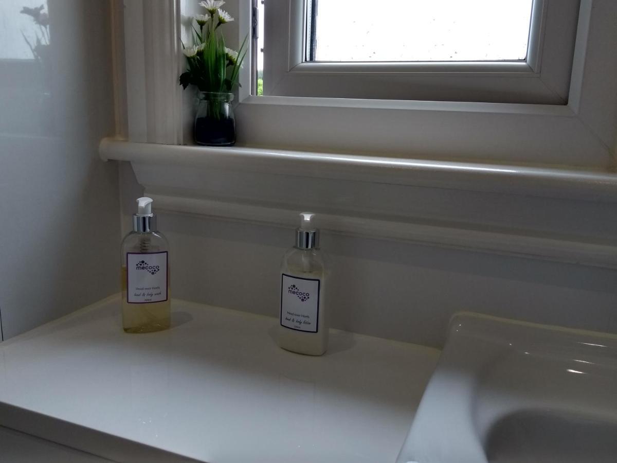 Cleeves Cabins Arran Luxury Lodge With Hot Tub Dalry  Esterno foto