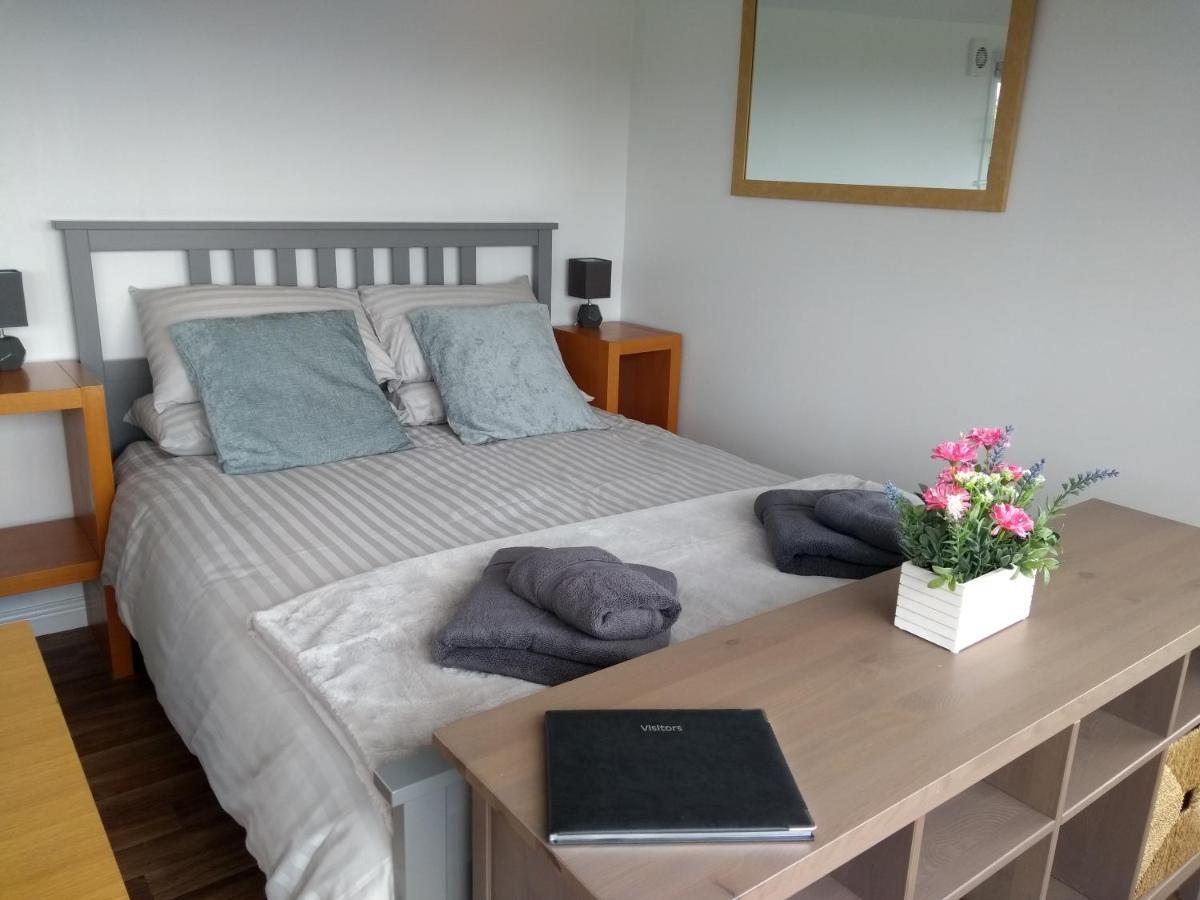 Cleeves Cabins Arran Luxury Lodge With Hot Tub Dalry  Esterno foto
